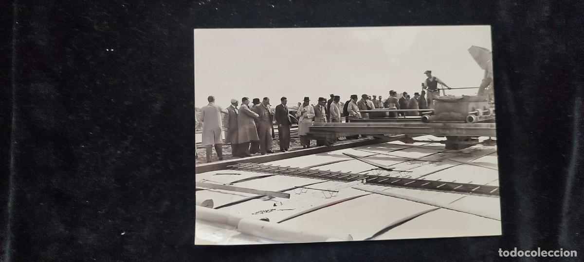 Alte Fotografie: Fotograf&iacute;a original de la autopista del Reich visitada por periodistas ingleses