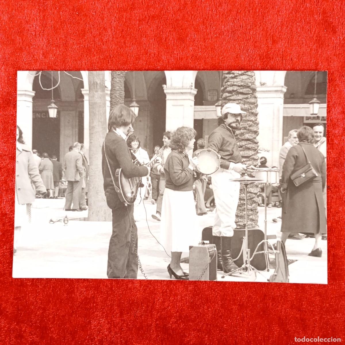 Fotograf&iacute;a antigua: ANTIGUA FOTOGRAFIA - GRUPO DE M&Uacute;SICA CALLEJERO - A&Ntilde;OS 50 - 160 X 105 MM / 1540