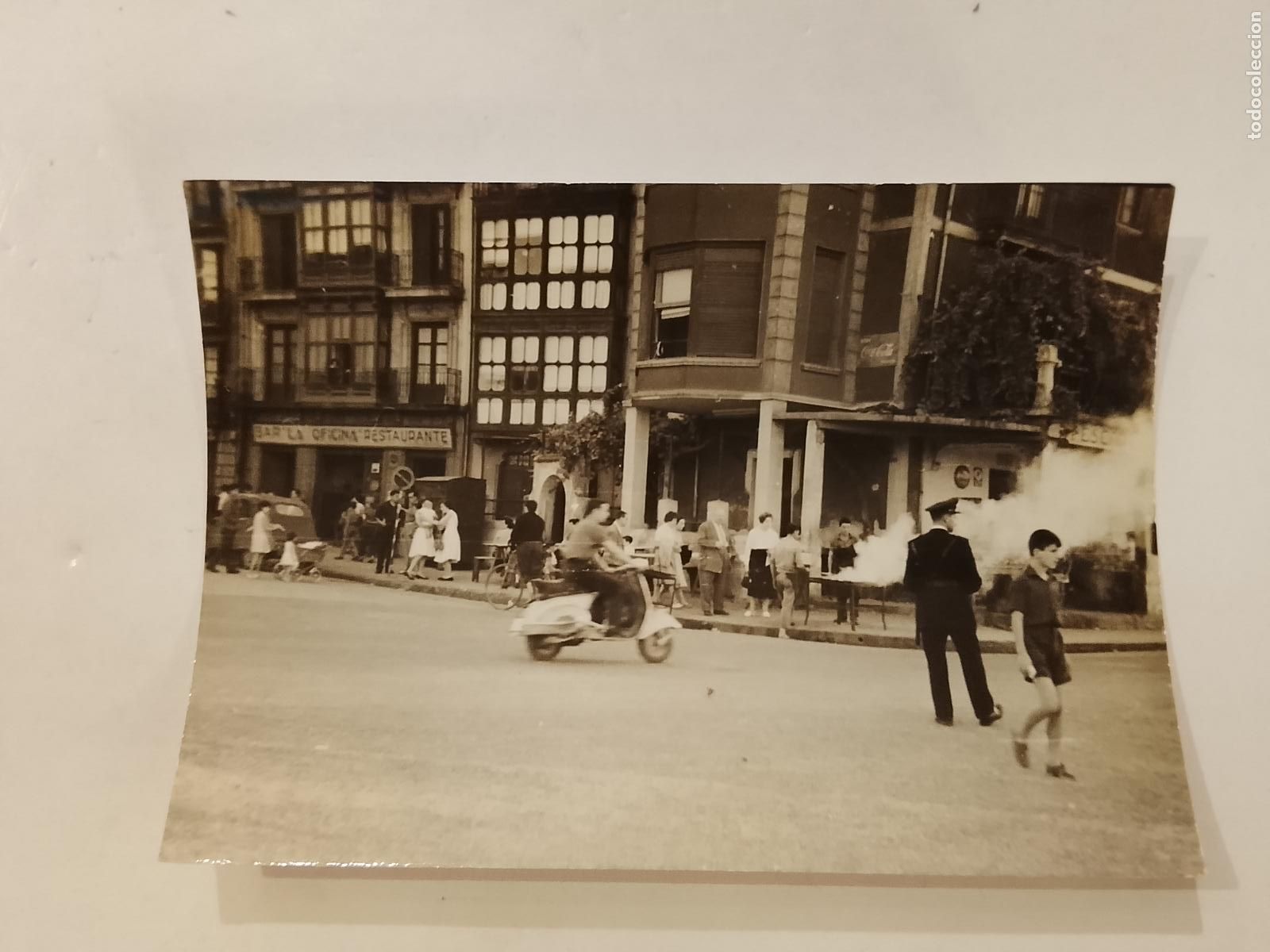 Fotograf&iacute;a antigua: SANTURCE - BAR LA OFICINA RESTAURANTE - MOTO - POLICIA - FOTOGRAFIA ANTIGUA -(K-15.265)