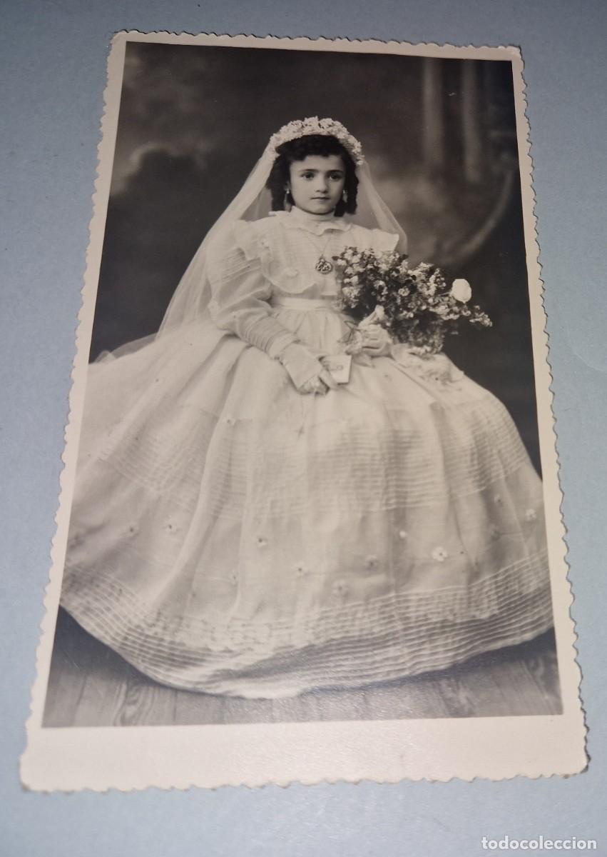 Fotograf&iacute;a antigua: Retrato ni&ntilde;a primera comuni&oacute;n a&ntilde;os 50 estudio fotogr&aacute;fico