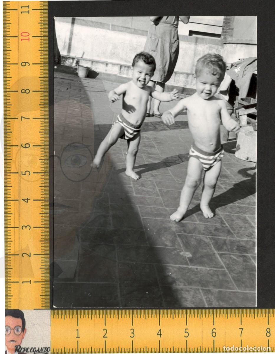 Fotograf&iacute;a antigua: LA FELICIDAD M&Aacute;S PURA DEL MUNDO - NI&Ntilde;OS MELLIZOS JUGANDO - FOTO ANTIGUA A&Ntilde;OS 50 - INFANCIA FELIZ