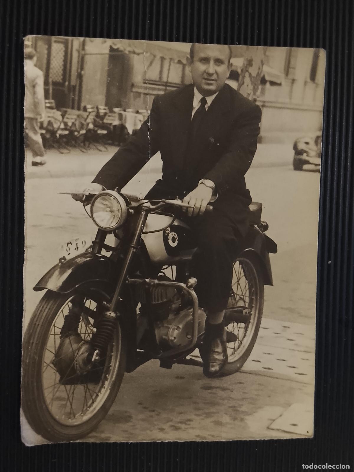 Fotograf&iacute;a antigua: OSSA MOTOCICLETA - HOMBRE CON SU MOTO OSSA - FOTOGRAFIA ANTIGUA -(115.981)