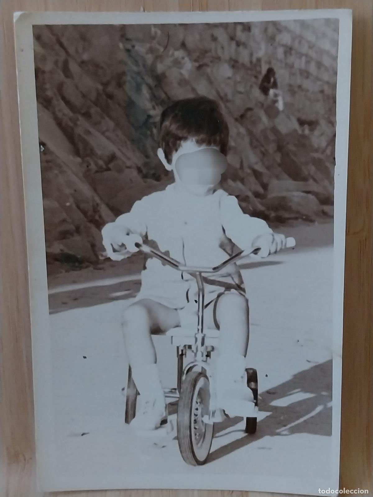Fotograf&iacute;a antigua: TRICICLO NI&Ntilde;A FOTO ORIGINAL PARTICULAR 14X9CMS A&Ntilde;OS 60