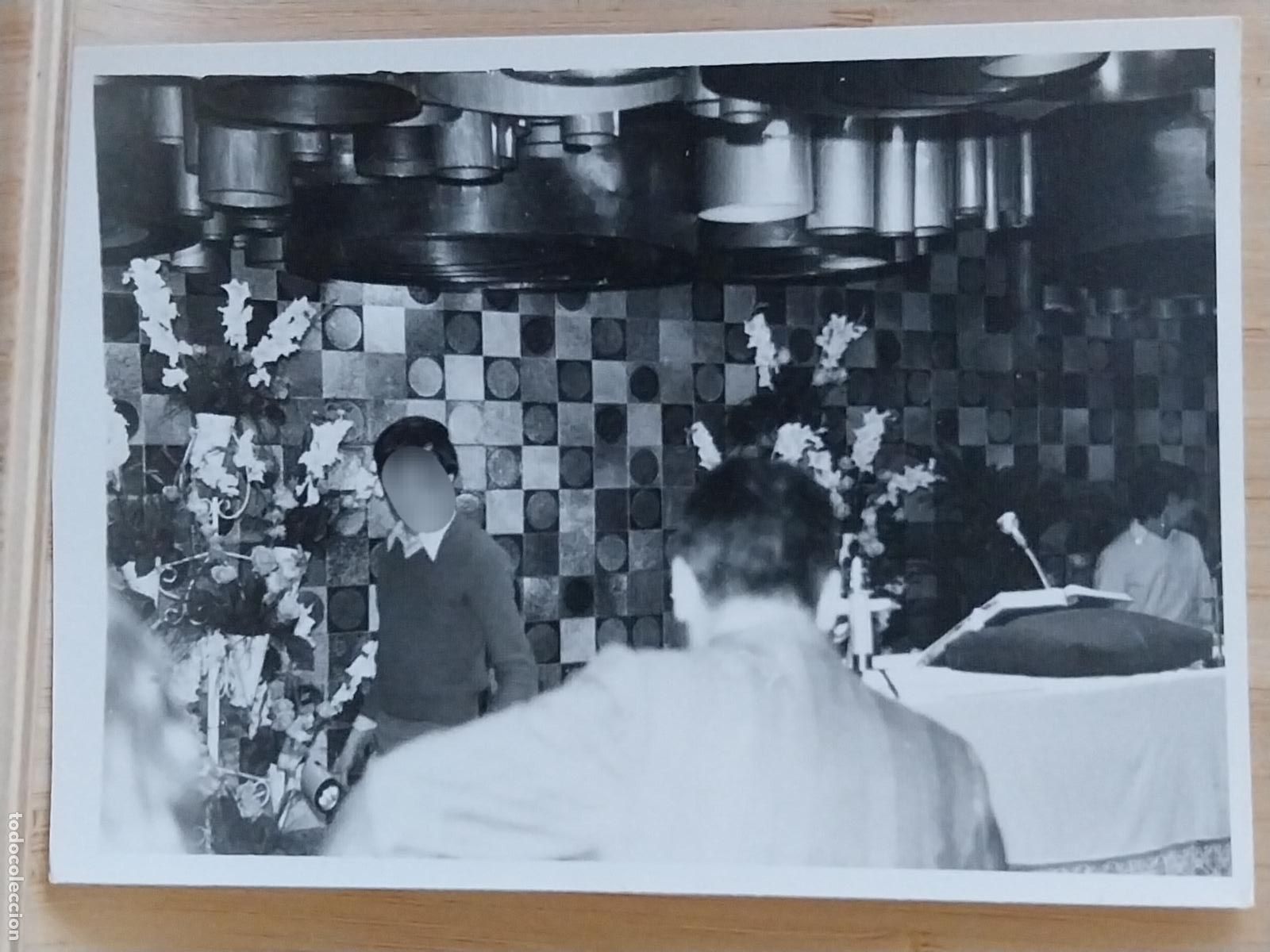 Fotograf&iacute;a antigua: P&Uacute;LPITO IGLESIA FOTO ORIGINAL PARTICULAR 10.3X7.4CMS L&Aacute;MPARA AZULEJOS POP A&Ntilde;OS 60