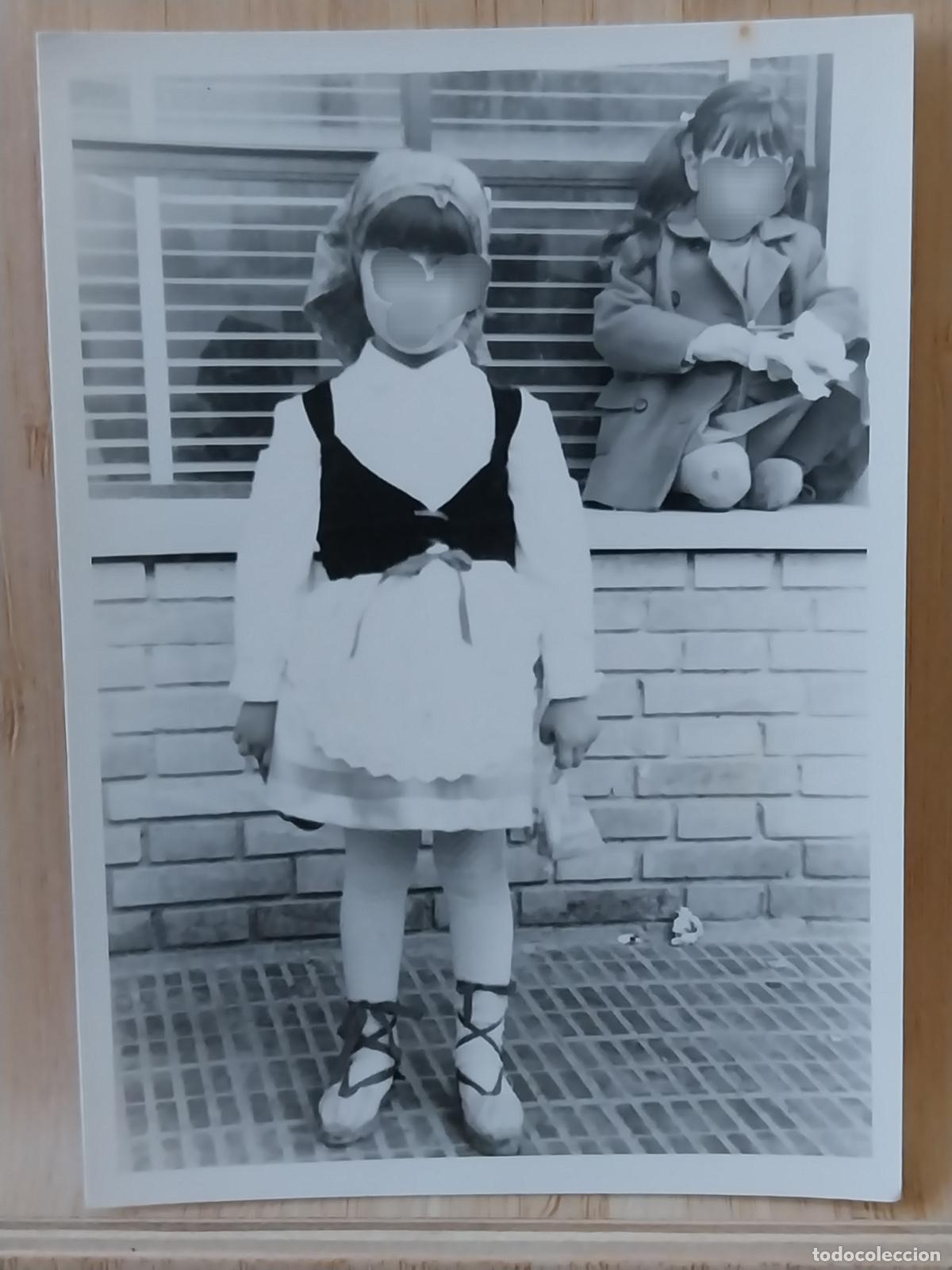 Fotograf&iacute;a antigua: NI&Ntilde;A TRAJE REGIONAL FOTO ORIGINAL PARTICULAR 10.3X7.4CMS A&Ntilde;OS 60