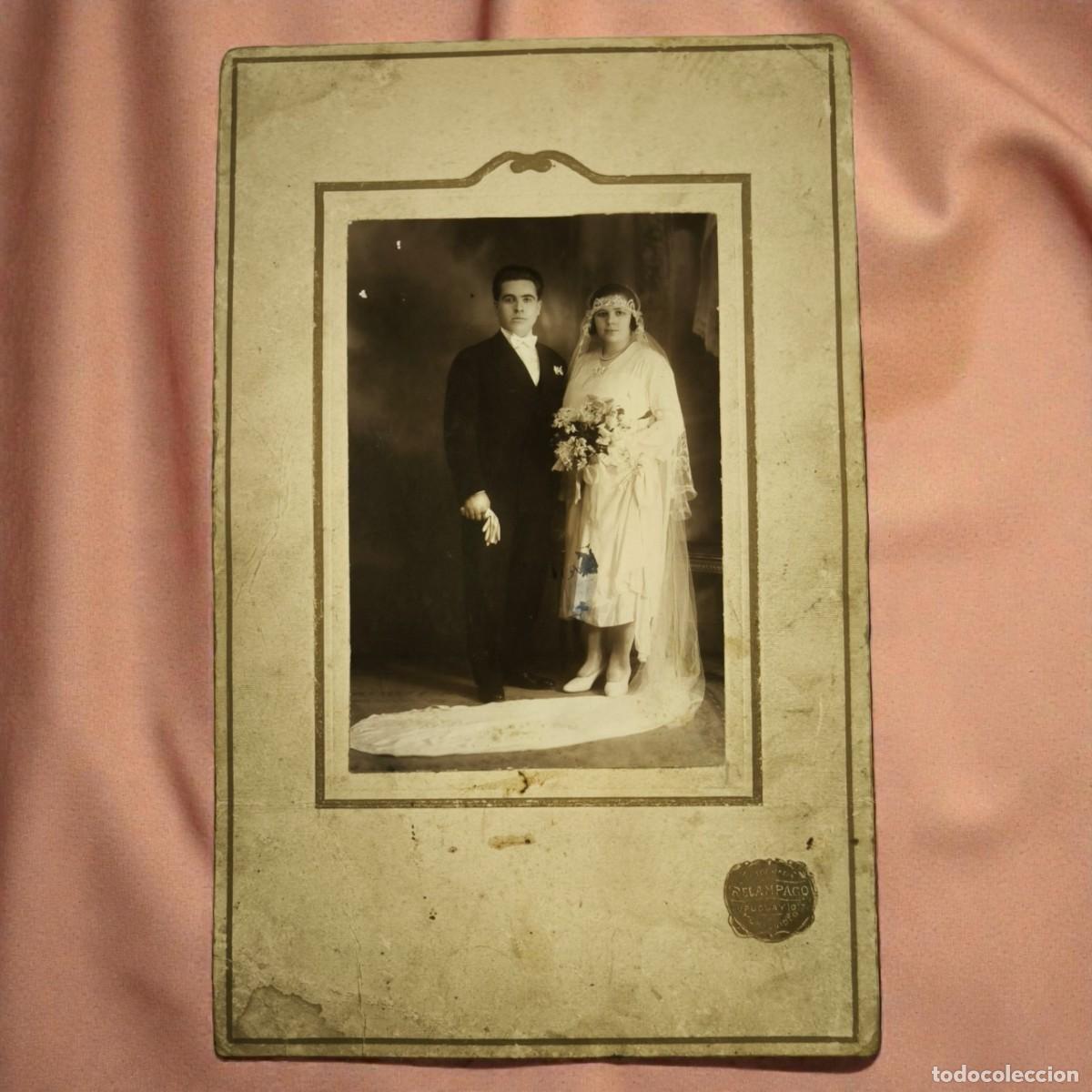 Fotograf&iacute;a antigua: Antigua Fotograf&iacute;a De Boda Con Marco Cart&oacute;n &ndash; Retrato Nupcial Vintage 28x18 Cms