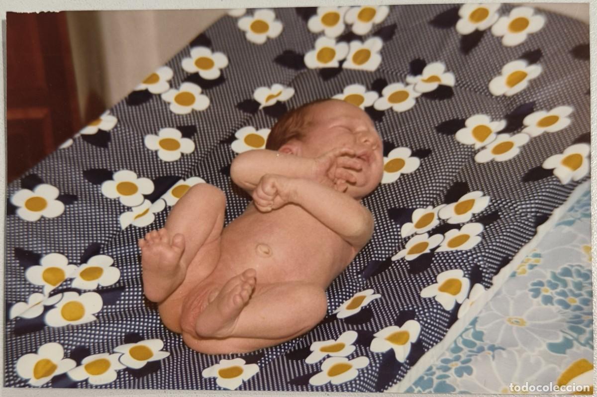 Fotograf&iacute;a antigua: Fotograf&iacute;a Vintage De Reci&eacute;n Nacido &ndash; Imagen Tierna y Real, Capturada En Papel
