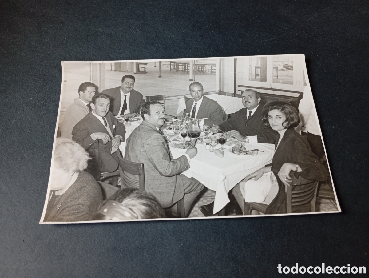 Fotograf&iacute;a antigua: Fotograf&iacute;a reuni&oacute;n de caballeros y mujer,fotos Raga e hijos, Valencia