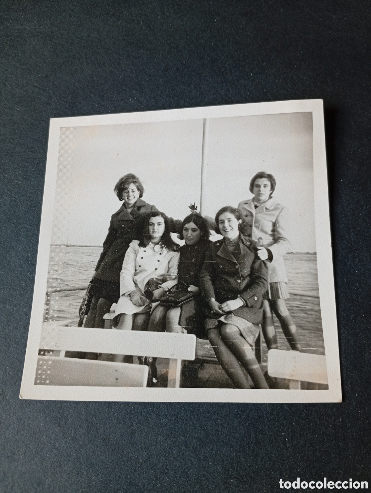 Fotograf&iacute;a antigua: Fotograf&iacute;a grupo de chicas navegando