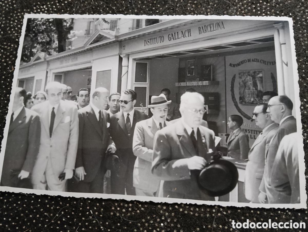 Fotograf&iacute;a antigua: Fotograf&iacute;a, Instituto Gallach Barcelona, Feria del Libro de 1946. Ministro de Educaci&oacute;n Nacional&nbsp;se