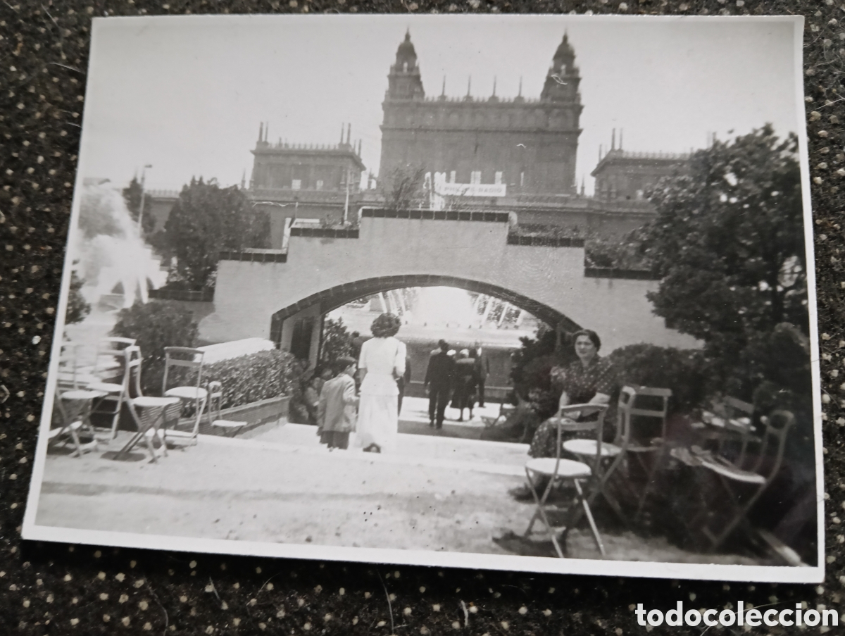 Fotograf&iacute;a antigua: Fotograf&iacute;a de la exposici&oacute;n de Montjuic 1952 mide 12 x 8,5 cm.