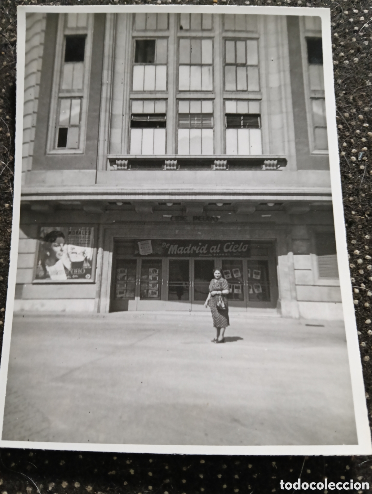 Fotograf&iacute;a antigua: 1952 Entrada del Cine Pelayo en Barcelona mide 11 x 8 cm
