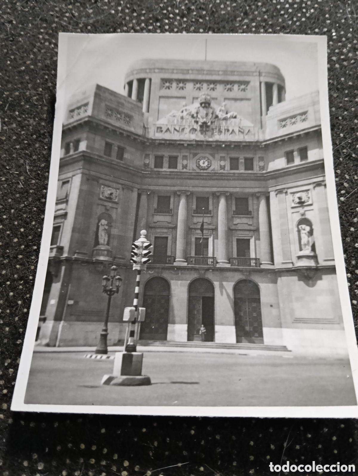 Fotograf&iacute;a antigua: Edificio Caixa Catalunya, situado en la Via Laietana de Barcelona.&nbsp;mide 11 x 9 cm