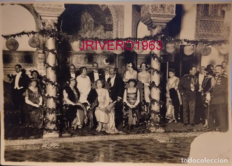 Fotograf&iacute;a antigua: SEVILLA, EL REY ALFONSO XIII Y LA REINA VICTORIA EUGENIA EN UNA FIESTA EN EL PALACIO DE LOS SANCHEZ