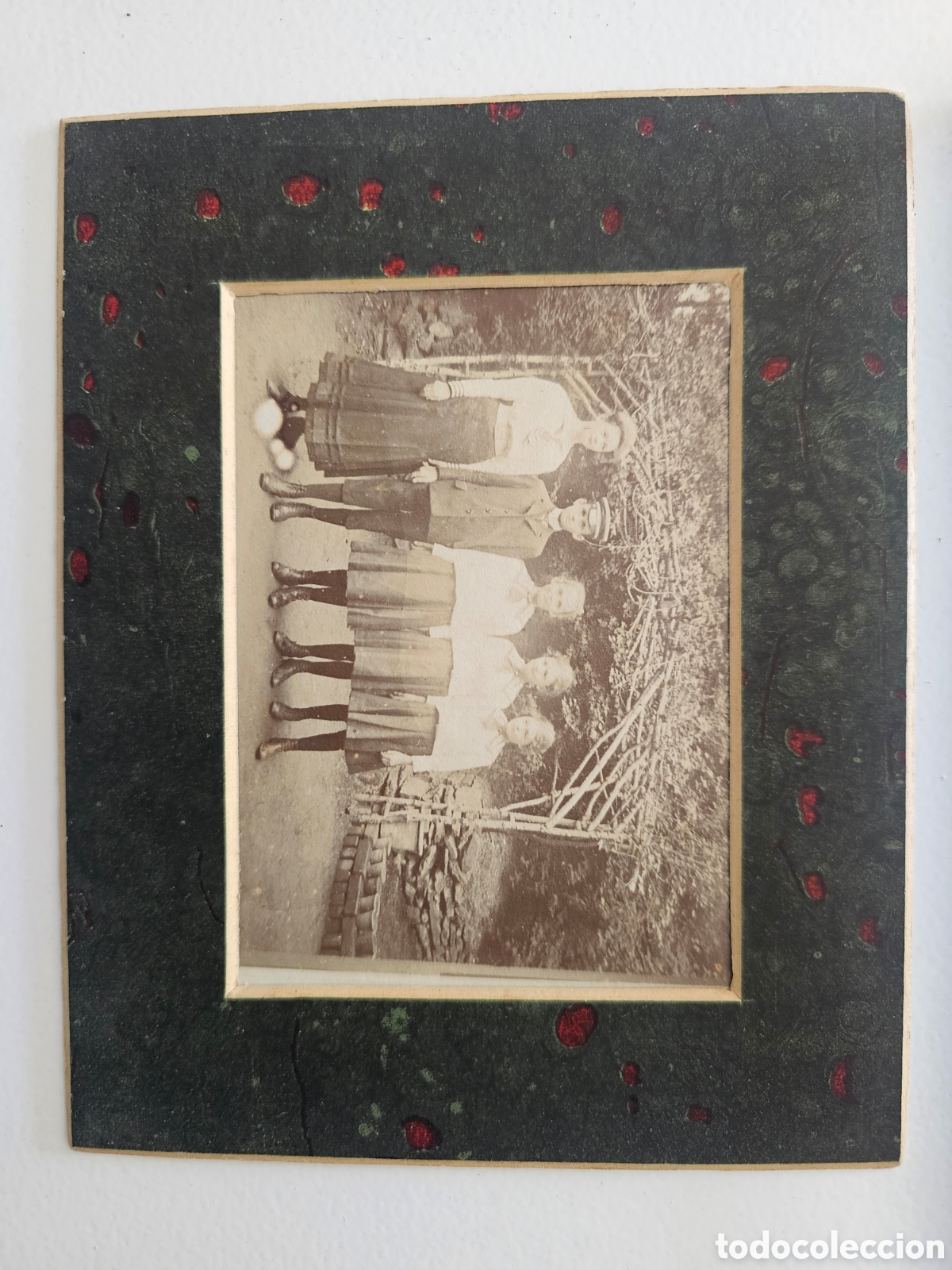 Fotograf&iacute;a antigua: Fotograf&iacute;a Antigua Original (C. 1900-1910) - Retrato Familiar en Paspart&uacute; Decorado