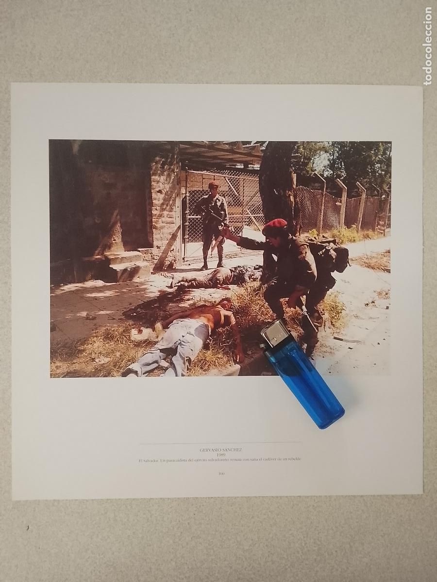 Fotograf&iacute;a antigua: foto - lamina 1989 EL SALVADOR - MILITAR PARACAIDISTA EJERCITO REMATA EL CADAVER DE UN REVELDE