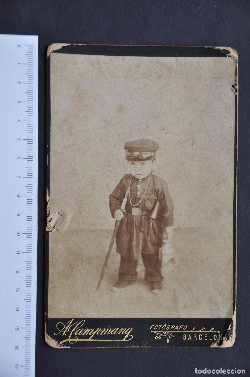 Photographie ancienne: FOTOGRAFIA DE UN NI&Ntilde;O VESTIDO DE SERENO - FOTOGRAFO A. CAMPMANY (BARCELONA)