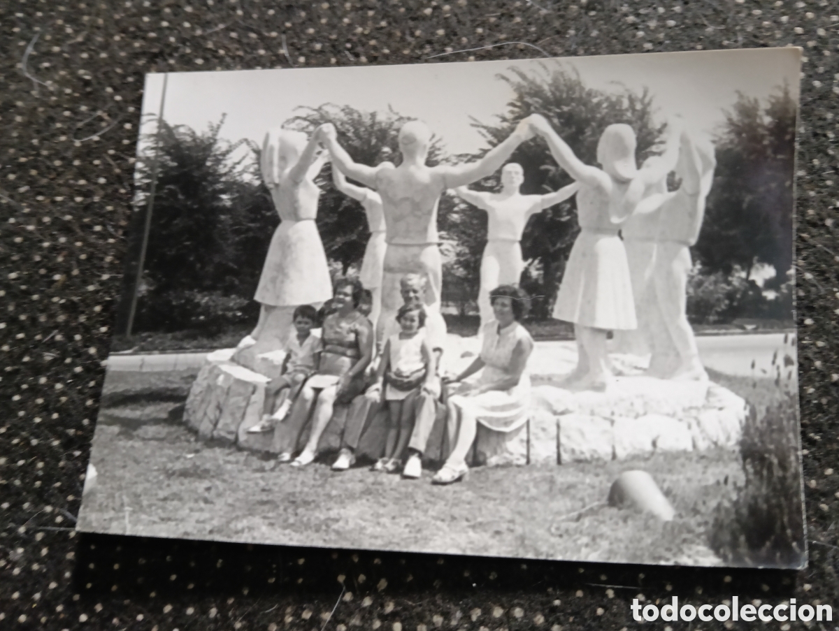 Fotograf&iacute;a antigua: FOTOGRAF&Iacute;A BARCELONA TAMA&Ntilde;O 10,5 x 8 cm PARC DE MONTJU&Iuml;C MONUMENT SARDANA
