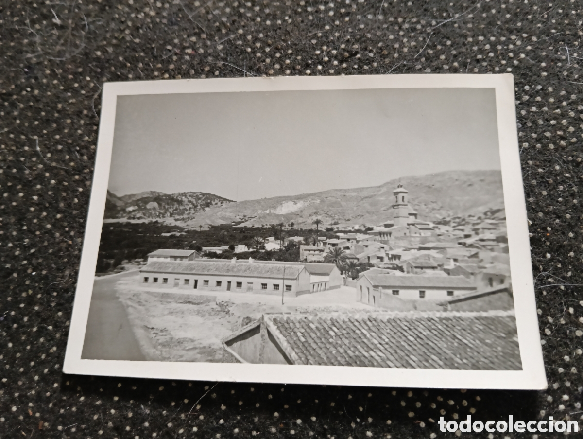 Fotograf&iacute;a antigua: 1950 aprox. Fotograf&iacute;a de Ricote, cabeza del Valle al que da nombre, en su centro urbano nos present