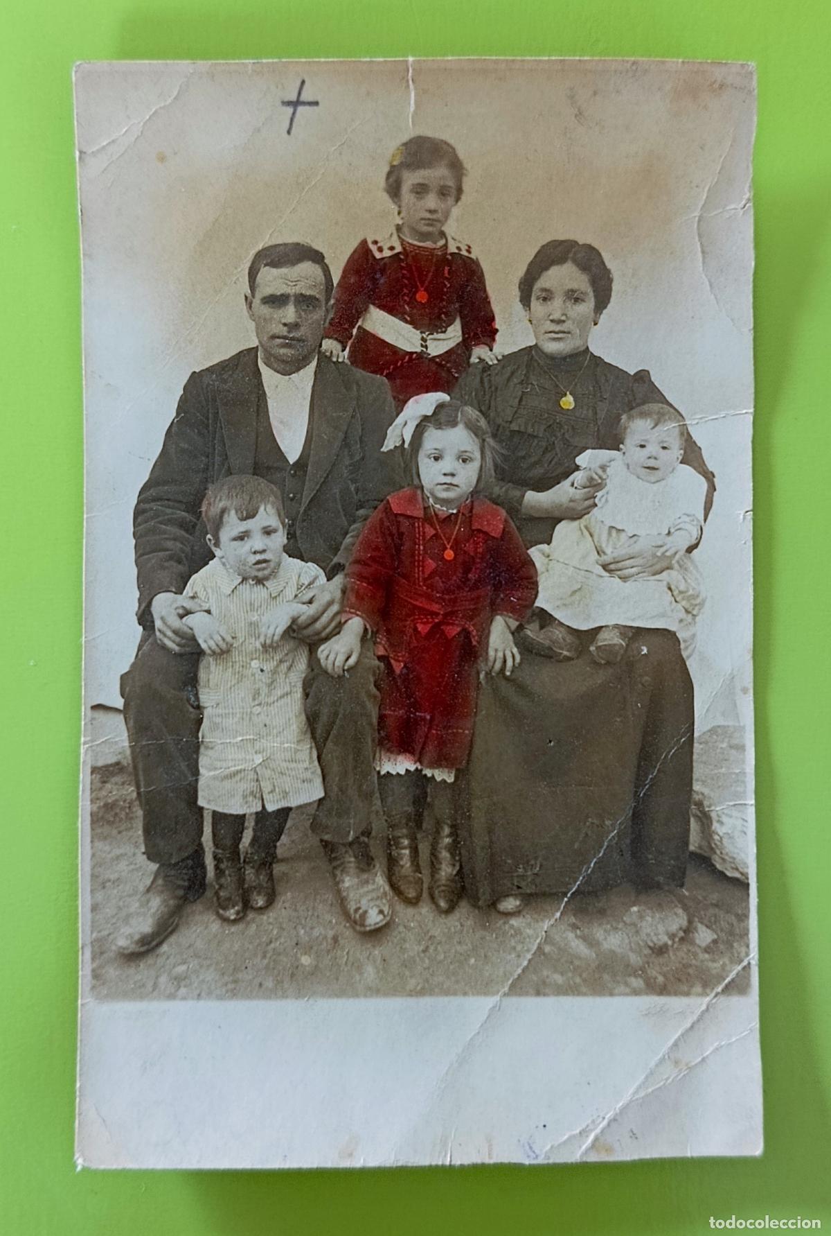 Fotograf&iacute;a antigua: ANTIGUA FOTOGRAF&Iacute;A. FOTOGRAF&Iacute;A DE FAMILIA. 2 NI&Ntilde;OS HAN SIDO COLOREADOS