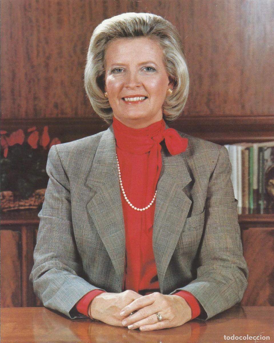 Fotograf&iacute;a antigua: Martha Layne Collins. Gobernadora de Commonwealth of Kentucky. Entre 1983-1987. Fotograf&iacute;a. USA.
