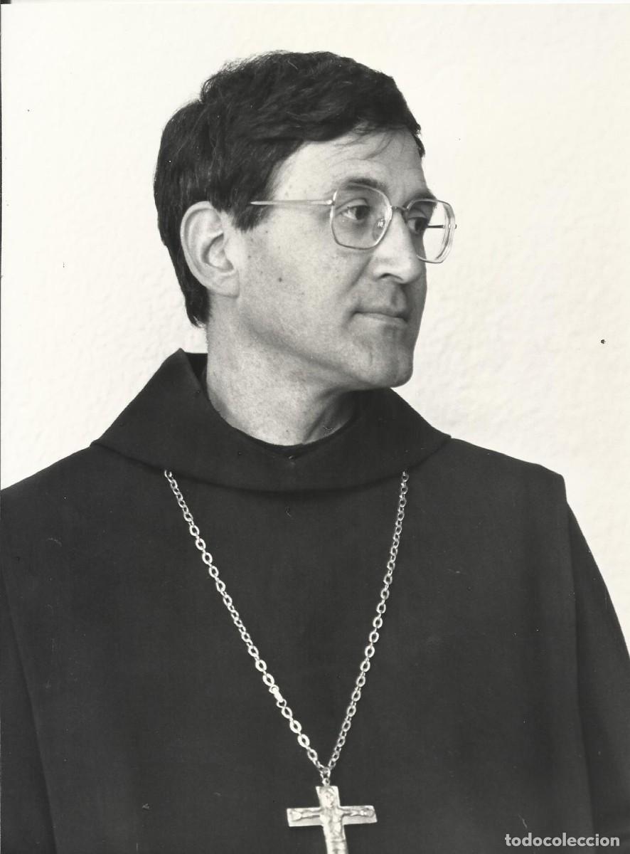 Fotograf&iacute;a antigua: Clemente Serna Gonz&aacute;lez. Fotograf&iacute;a Abad de Silos. 1996. 22x16,5 cm. Escrita por detr&aacute;s nombre abad.