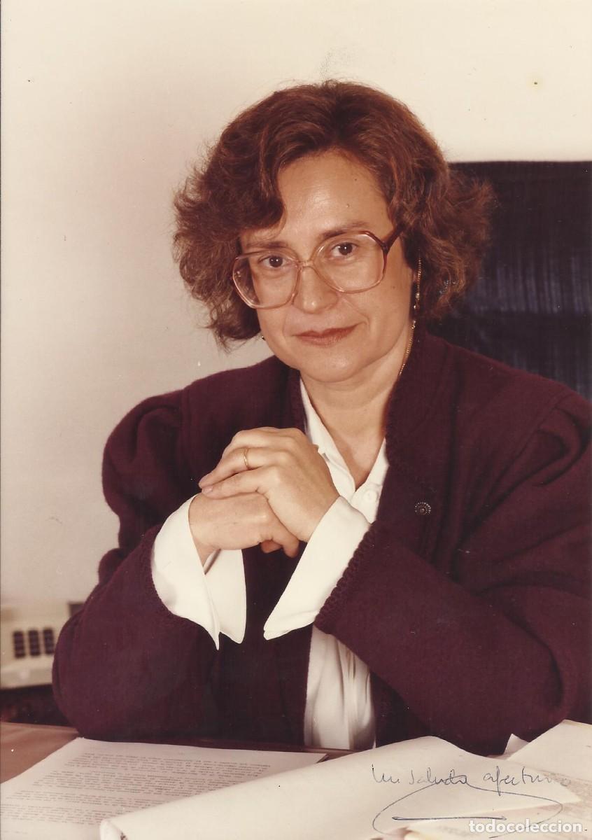 Fotograf&iacute;a antigua: Mar&iacute;a del Carmen Mestre Vergara. Presidenta Cruz Roja (1990-1994). 1994. Fotograf&iacute;a firmada.