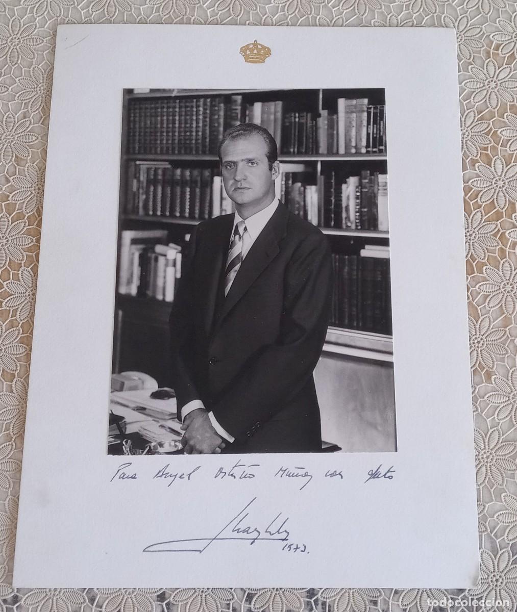 Fotograf&iacute;a antigua: fotograf&iacute;a rey em&eacute;rito de Espa&ntilde;a Juan Carlos cuando a&uacute;n era pr&iacute;ncipe firma y dedicatoria manuscrita