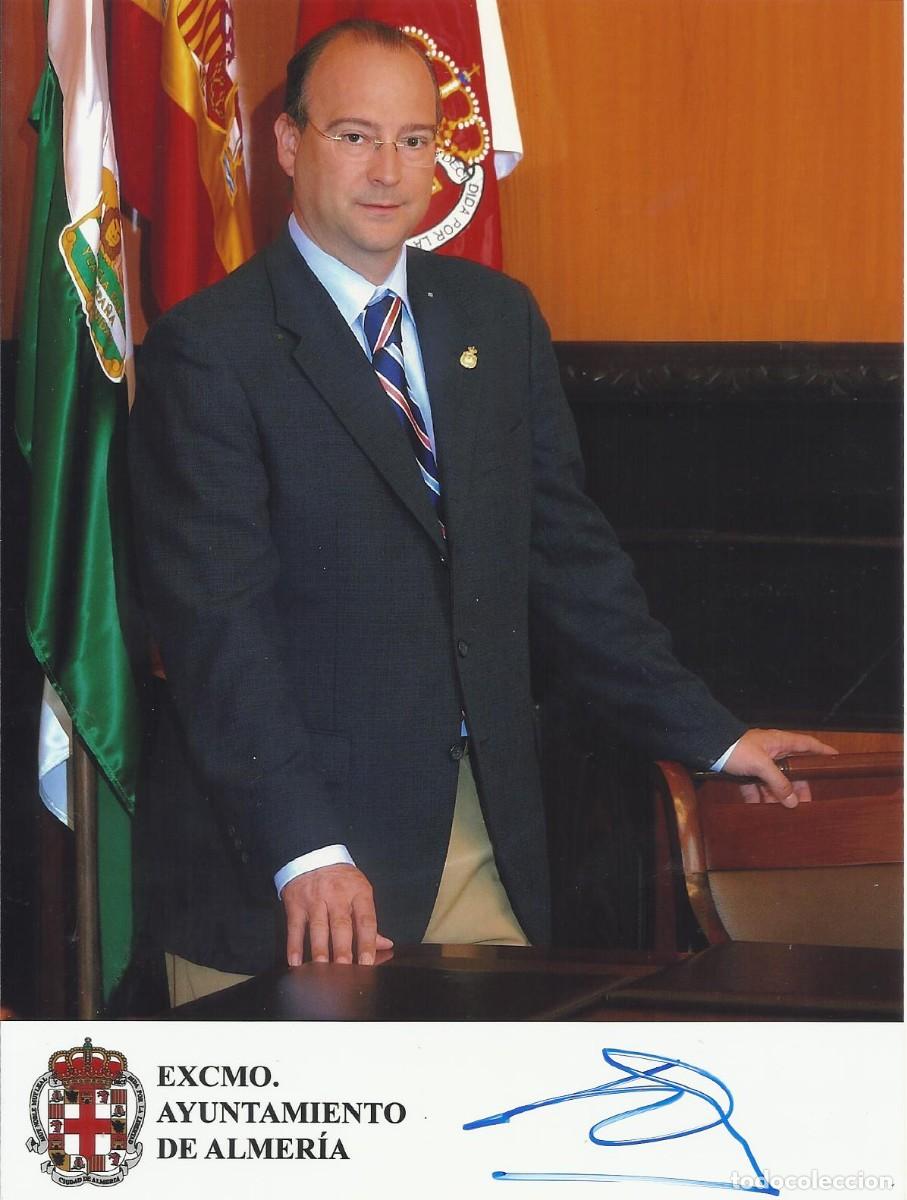 Fotograf&iacute;a antigua: Luis Rogelio Rodr&iacute;guez-Comendador. Alcalde de Almer&iacute;a (2003-2015). 2004. Papel Kodak. Fotograf&iacute;a.