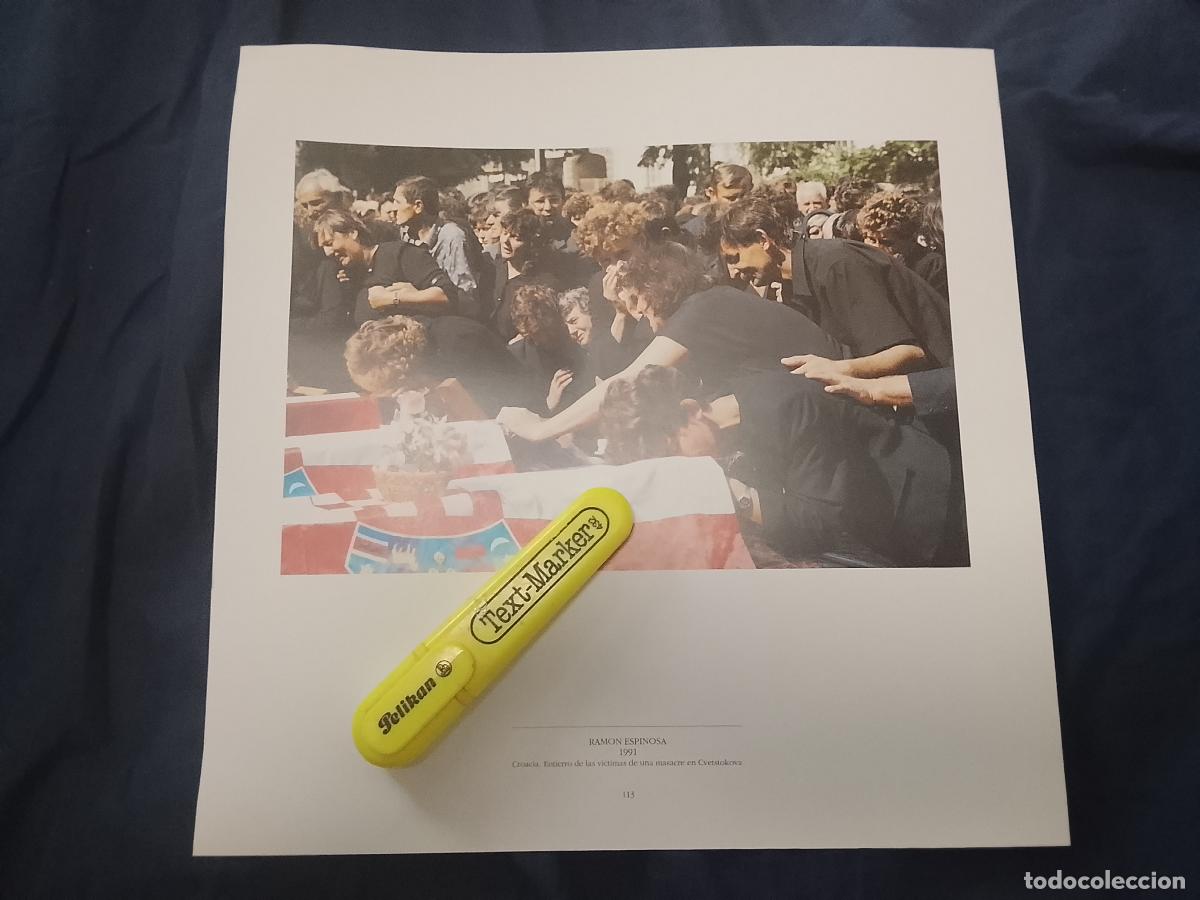 Fotograf&iacute;a antigua: foto - lamina 1991 croacia entierro de las victimas de una masacre en cvetstokova - ramon espinosa