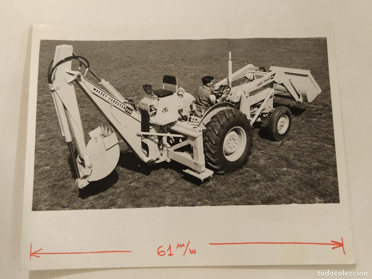 Fotograf&iacute;a antigua: EXCAVADORA MASSEY FERGUSON - FOTOGRAFIA ANTIGUA DE COCHES - COPRENSA -(K-15.317)