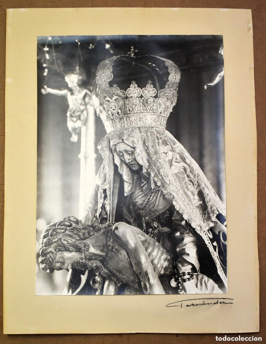 Fotograf&iacute;a antigua: Foto gran tama&ntilde;o (39,5 x 28,5 cm. solo la foto) de La Virgen del Camino, Le&oacute;n. Firmada Fern&aacute;ndez.