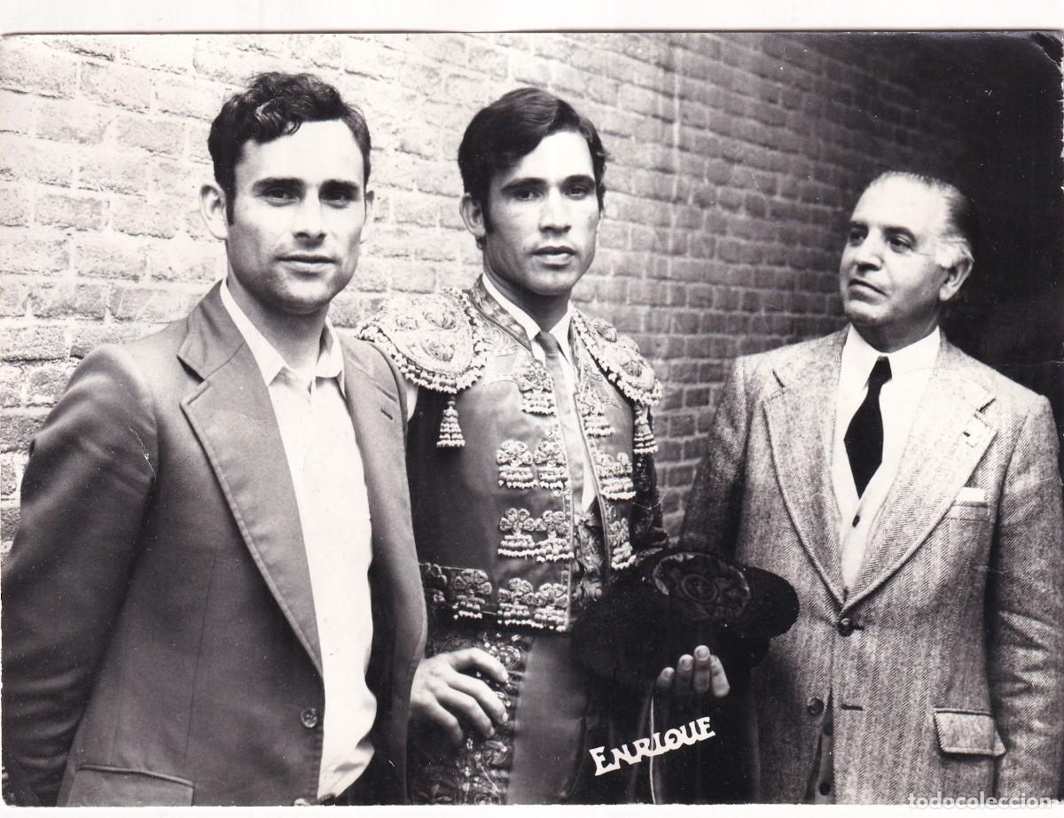 Fotograf&iacute;a antigua: Foto de dos toreros, no identificado. Enrique fot&oacute;grafo Madrid 1975 13 x 17 cm