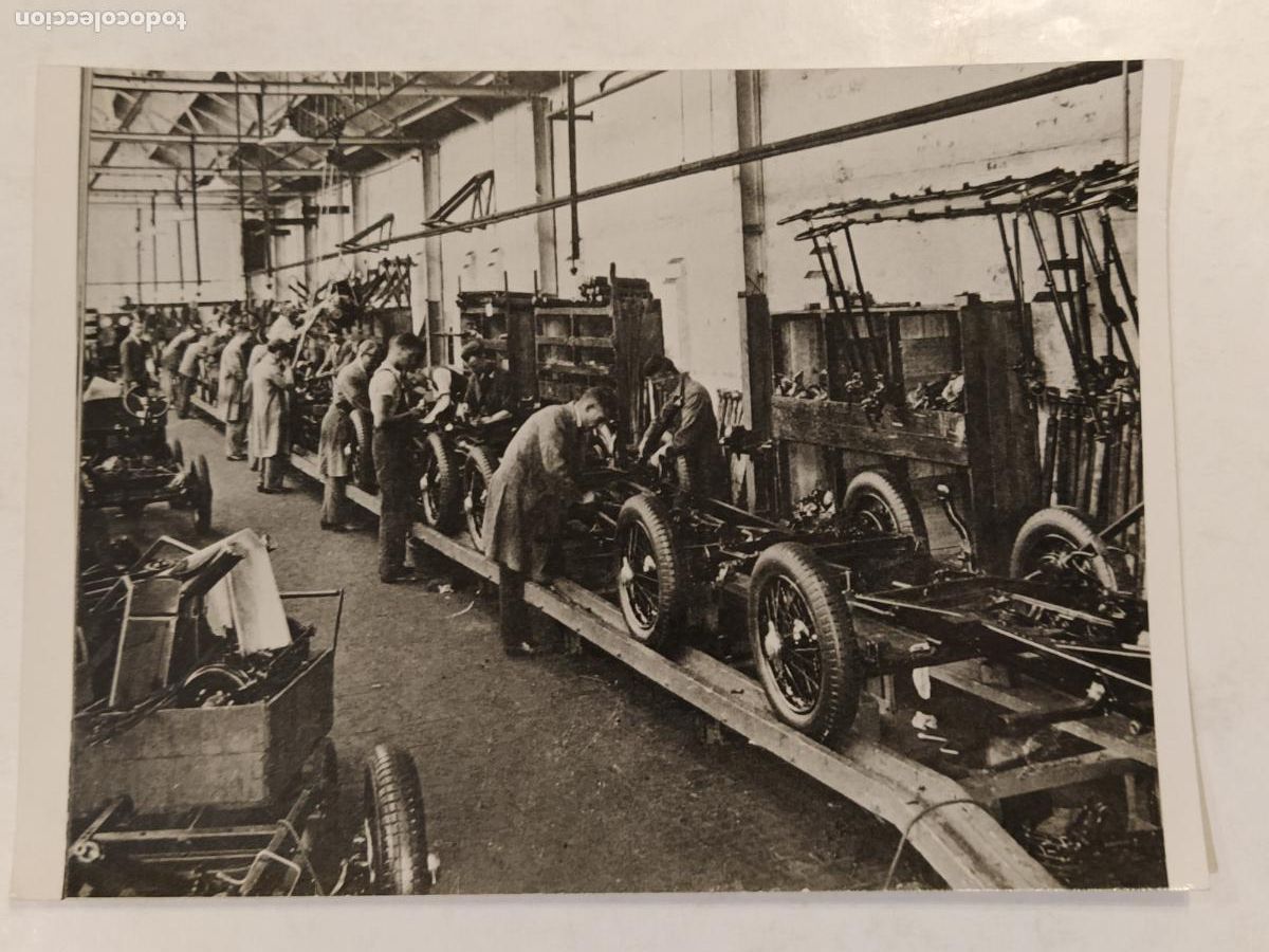 Fotograf&iacute;a antigua: INGLATERRA - INDUSTRIA AUTOMOVILISTICA - LINEA DE MONTAJE - FOTOGRAFIA ANTIGUA -(K-15.322)