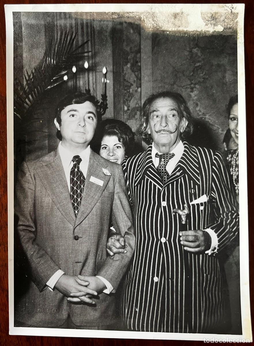 Fotograf&iacute;a antigua: Fotograf&iacute;a de Dal&iacute;, original de prensa en blanco y negro que muestra al pintor surrealista Salvador