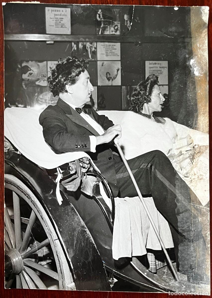 Fotograf&iacute;a antigua: Fotograf&iacute;a de Dal&iacute;, original de prensa en blanco y negro que muestra al pintor surrealista Salvador