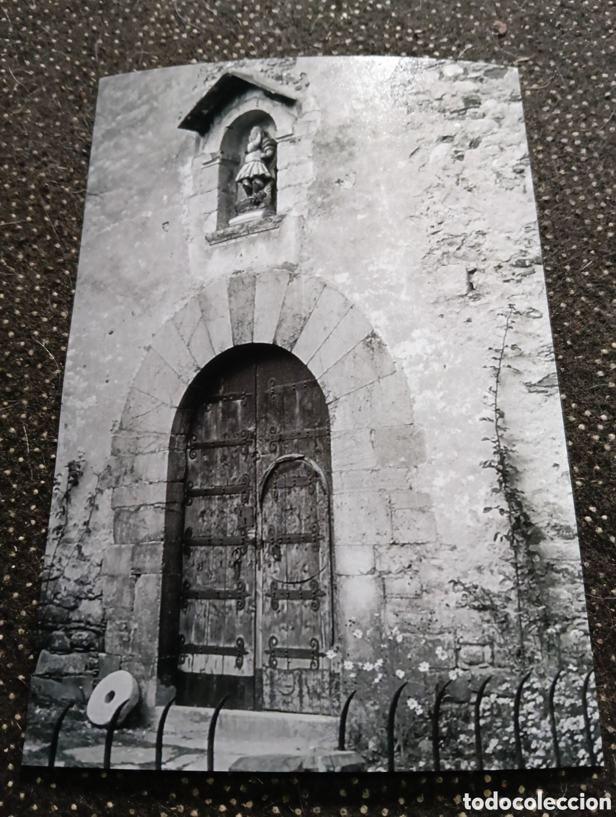 Fotograf&iacute;a antigua: Fotograf&iacute;a de LA PORTA DE L'ESGLESIA DE SETCASES 2-11-1959 - est&aacute; fotograf&iacute;a est&aacute; sacada de una diap