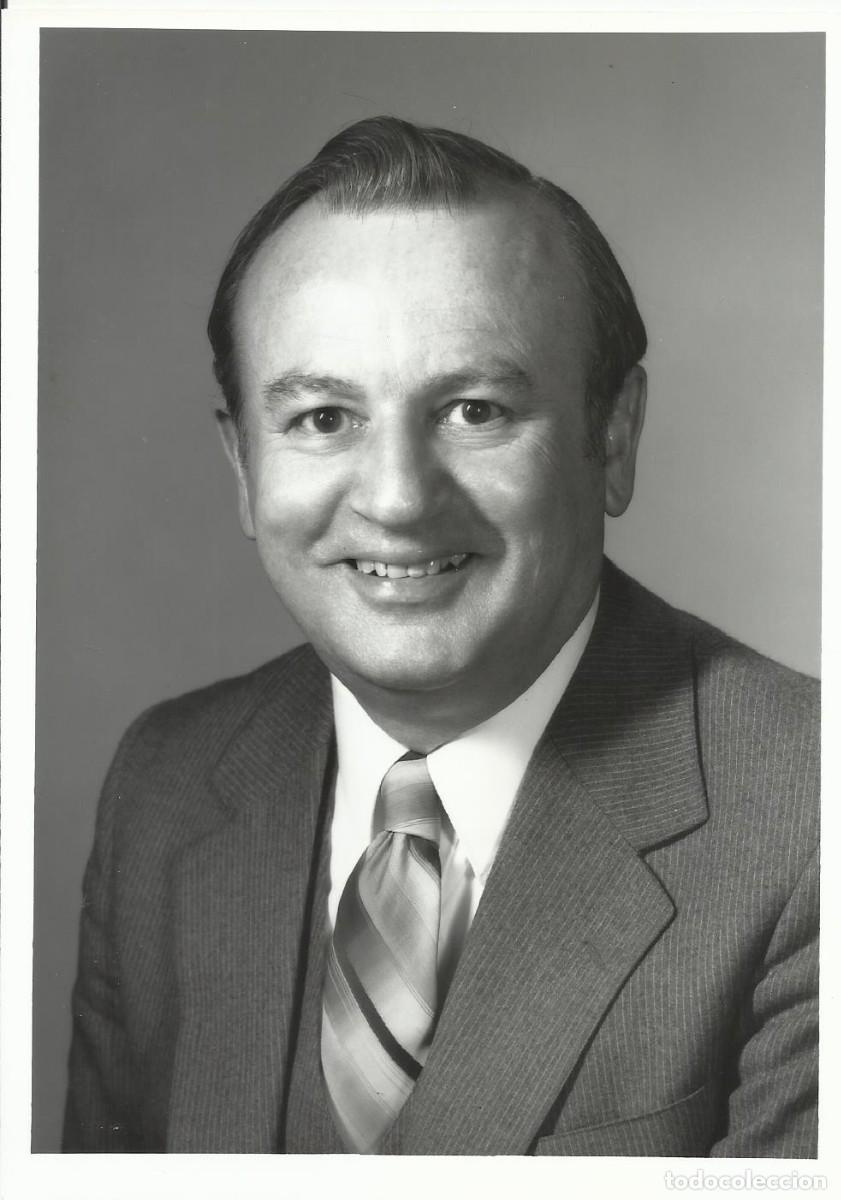Fotograf&iacute;a antigua: Edward D. DiPrete. Gobernador de Rhode Island (1985-1991). USA. Fotograf&iacute;a. 17,5x12,5 cm.