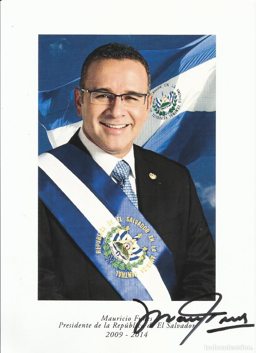 Fotograf&iacute;a antigua: Mauricio Funes. Fotograf&iacute;a firmada. Presidente de El Salvador (2009-2014). 2009. 21x15 cm.