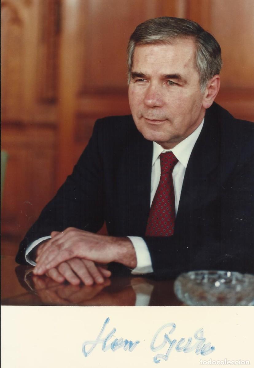 Fotograf&iacute;a antigua: Gyula Horn. Primer ministro Hungr&iacute;a (1994-1998). 1997. Fotograf&iacute;a firmada. 18,5x12,5 cm. Papel Kodak