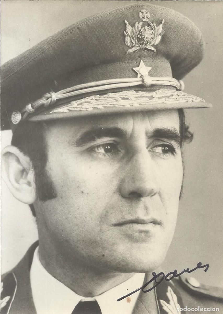 Fotograf&iacute;a antigua: Antonio Ramalho Eanes. Presidente Portugal (1976-1986). 1976. Fotograf&iacute;a firmada. 17,5x12,5 cm.