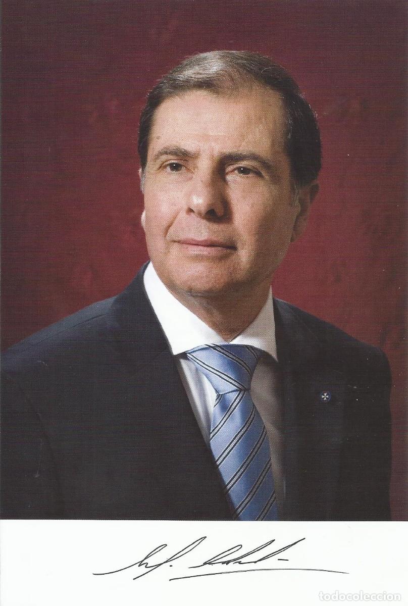 Fotograf&iacute;a antigua: George Abela. Presidente de Malta (2009-2014). 2009. Fotograf&iacute;a firmada. 20,5x13,5 cm.