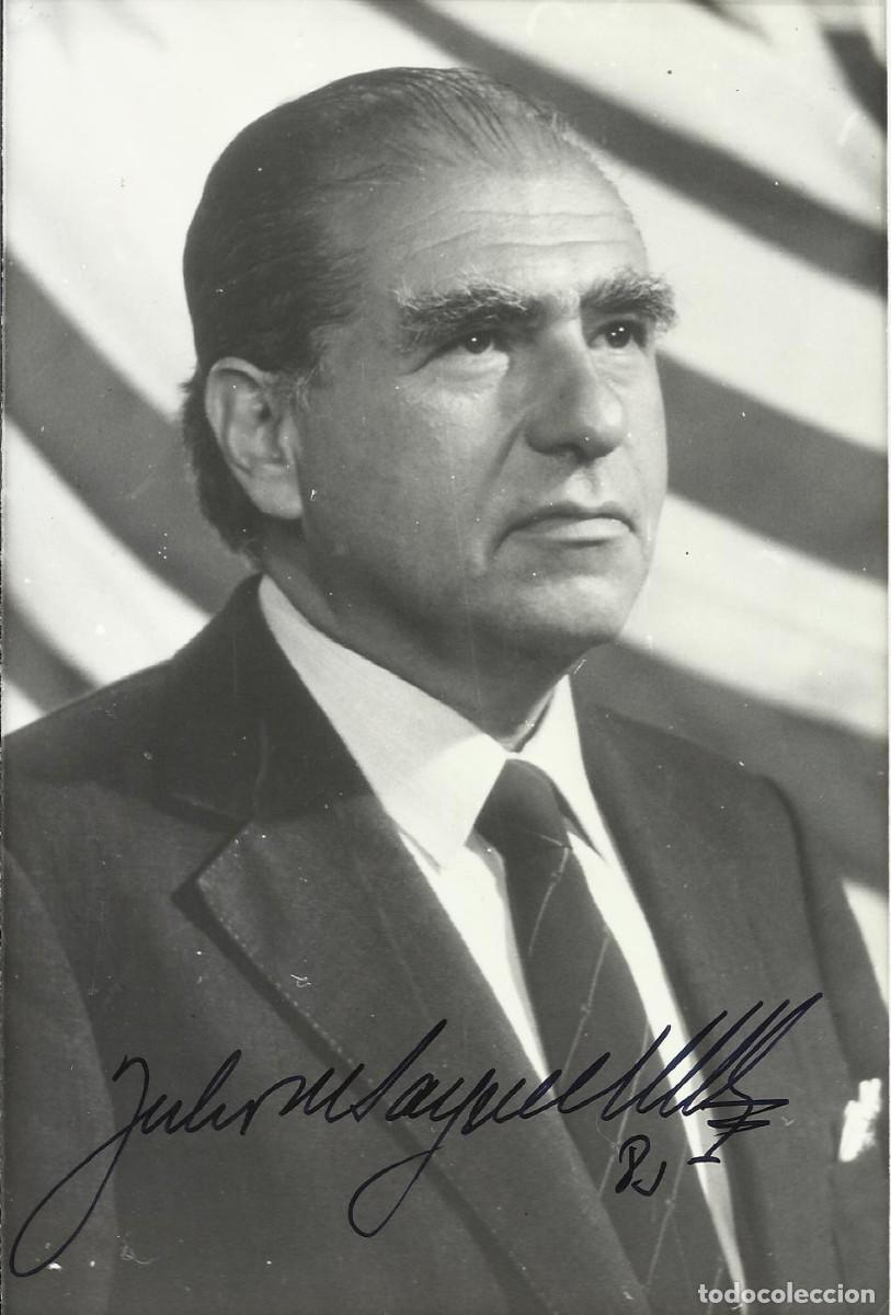 Fotograf&iacute;a antigua: Julio Mar&iacute;a Sanguinetti. Presidente de Uruguay (1985-1990). 1985. Fotograf&iacute;a firmada. 18x12 cm.