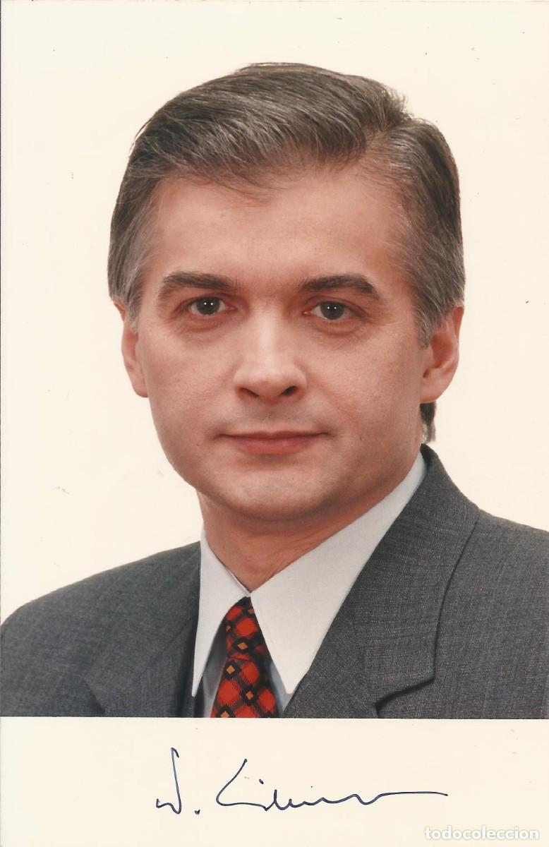 Fotograf&iacute;a antigua: Włodzimierz Cimoszewicz. Primer Ministro Polonia (1996-1997). 1996. Fotograf&iacute;a firmada. 19,5x12 cm.