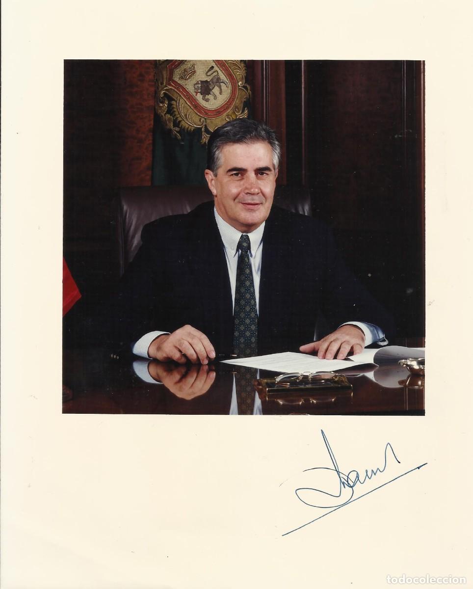 Fotograf&iacute;a antigua: Jos&eacute; Javier Chourraut. Fotograf&iacute;a firmada. Alcalde de Pamplona (1995-1999). 1996. 25,5x20,5 cm.