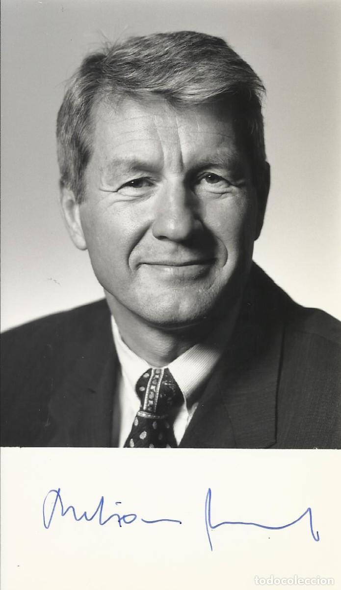 Fotograf&iacute;a antigua: Thorbjorn Jagland. Fotograf&iacute;a firmada. Primer ministro Noruega. Fotograf&iacute;a. 1996. 16x9 cm.