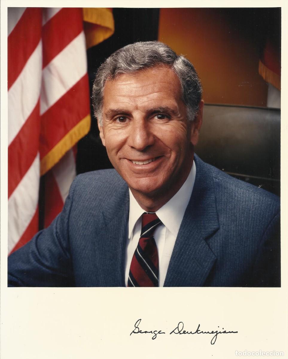 Antique Photography: George Deukmejian. Fotograf&iacute;a firmada. Gobernador California. USA. (1983-1991). 25,5x20,5 cm.