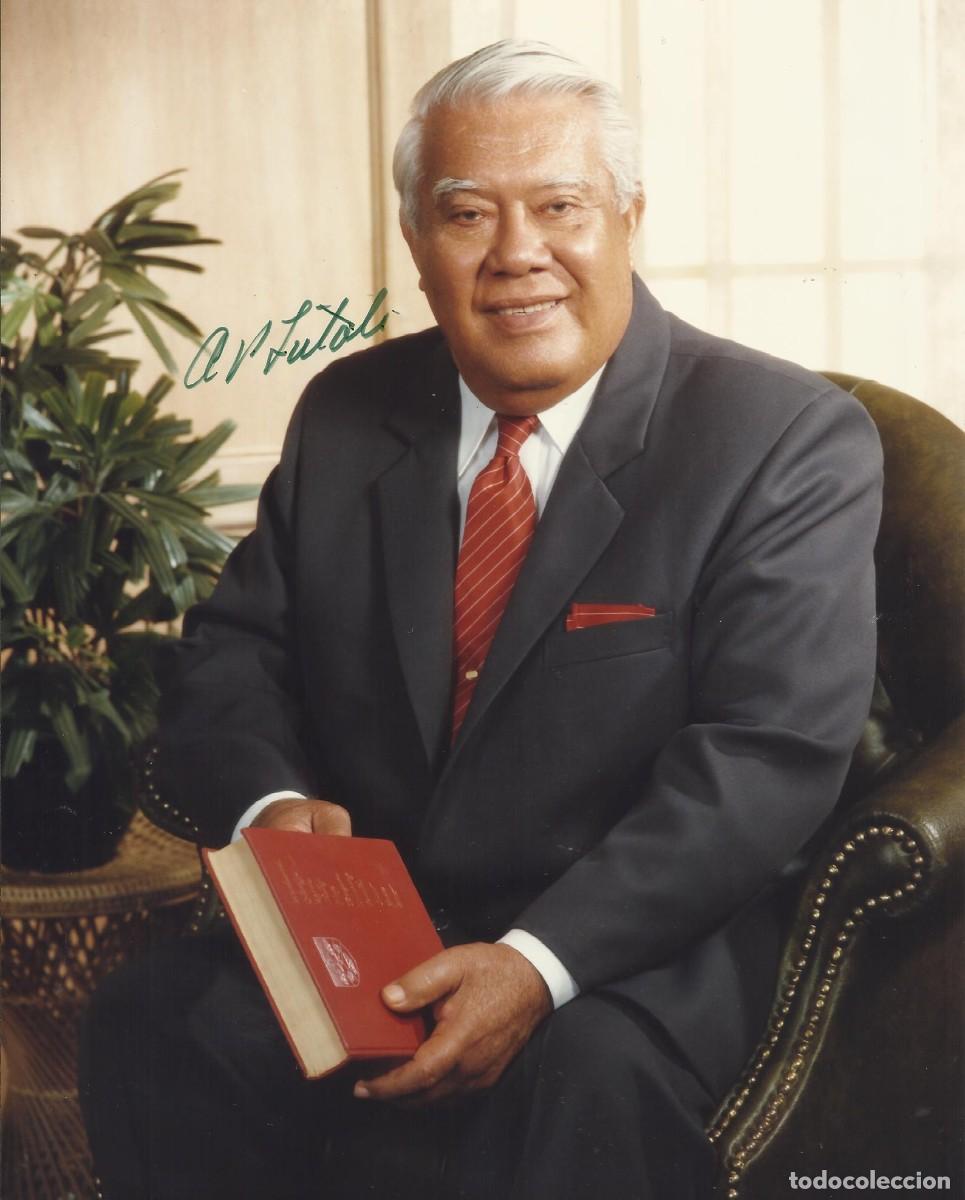 Antique Photography: Aifili Paulo Lutali. Fotograf&iacute;a firmada. Gobernador Samoa. USA. (1993-1997). 1995. 25x20,5 cm.