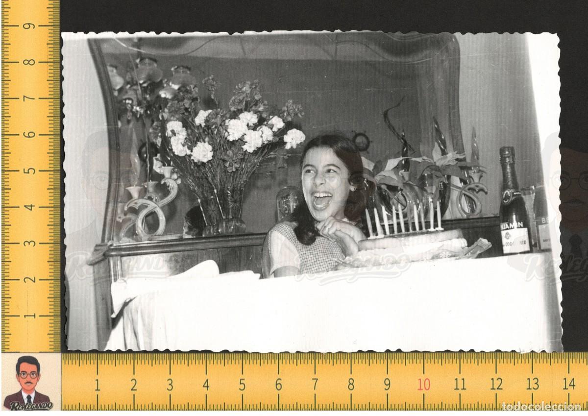 Fotograf&iacute;a antigua: NI&Ntilde;A FELIZ CON TARTA CUMPLEA&Ntilde;OS CON VELAS - FOTO ANTIGUA A&Ntilde;OS 60 - BENJAMIN CAVA CODORNIU CATALUNYA