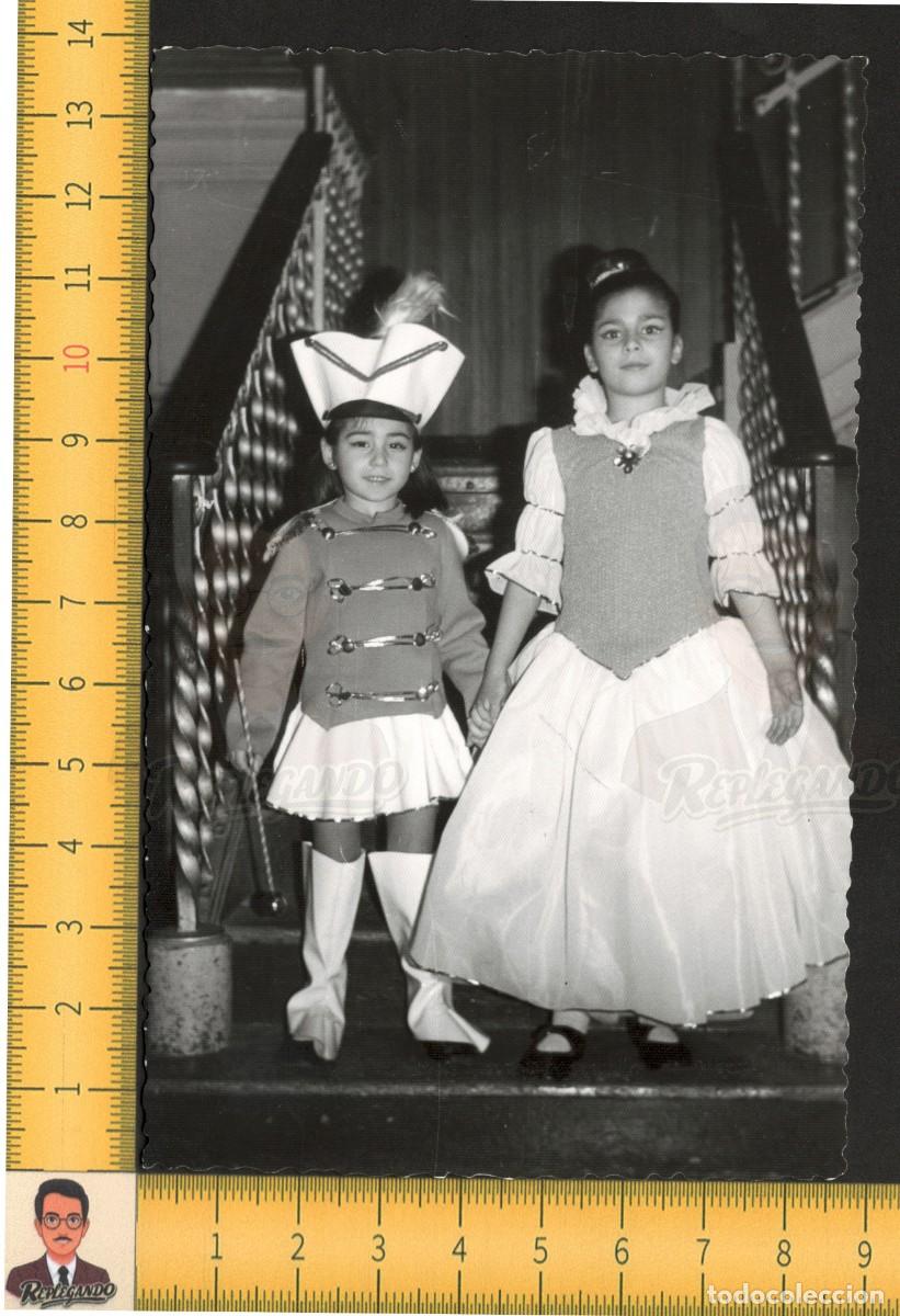 Fotograf&iacute;a antigua: PAREJA NI&Ntilde;AS DISFRAZADAS - DISFRAZ MAJORETTE Y PRINCESA - FOTO ANTIGUA A&Ntilde;OS 60 - INFANCIA FELIZ